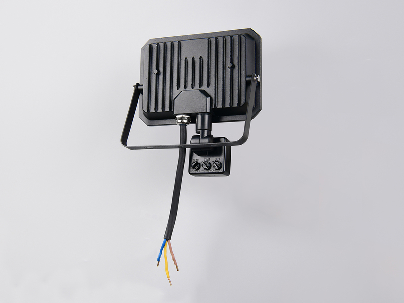 LED Flutlichtstrahler FUNCHAL 30W mit Bewegungsmelder, IP44, Breite 14,5cm