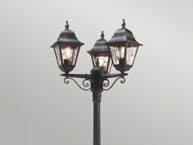 Landhausstil Straßenlaterne NORFOLK 3-flammig mit Bleiglas, Höhe 227cm
