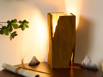 Kleine LED Tischlampe aus Naturholz rustikales Design, Höhe 25cm