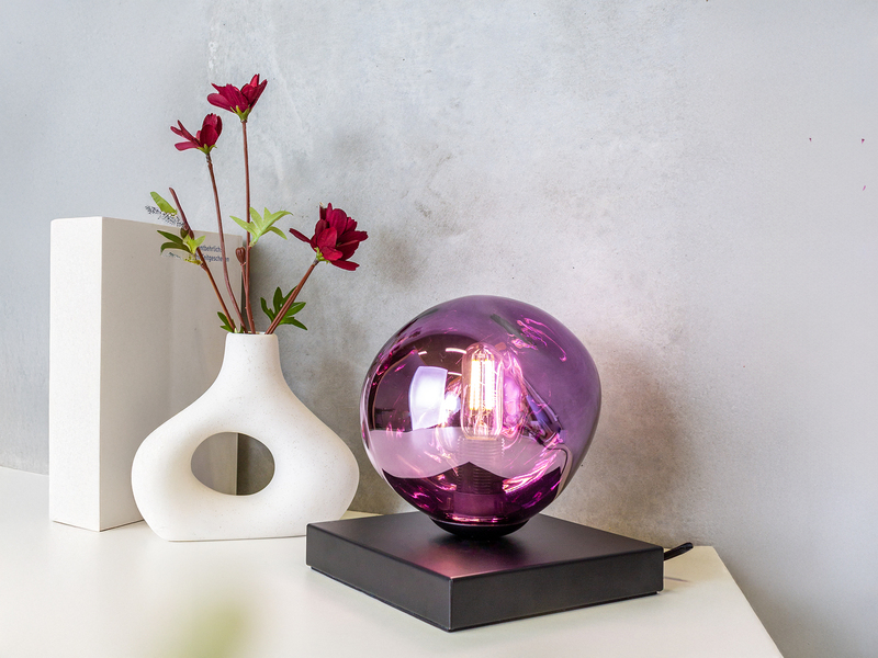 Kleine LED Tischleuchte mit ausgefallener Glasskugel Violett, H 17,5cm