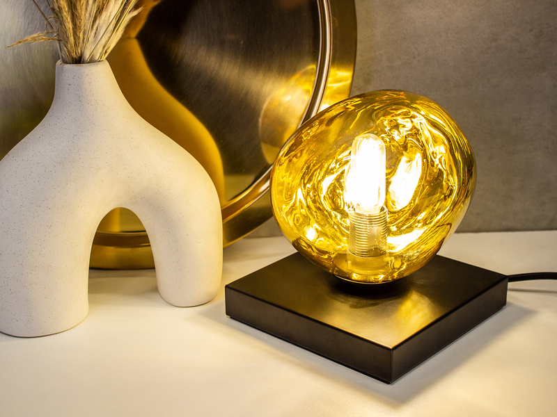 Kleine LED Tischleuchte mit ausgefallener Glaskugel Gelbgold H 17,5cm
