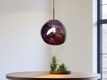 LED Pendelleuchte einflammig mit ausgefallener Glaskugel in Violett, Ø 36cm