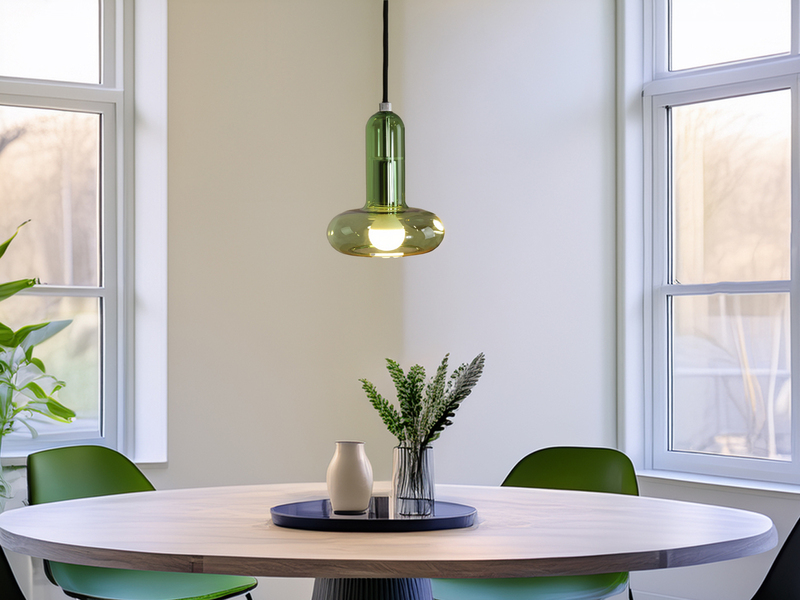 Kleine LED Pendelleuchte einflammig mit Glasschirm in Grün Ø 15cm