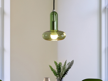 Kleine LED Pendelleuchte einflammig mit Glasschirm in Grün Ø 15cm
