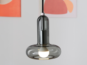 Kleine LED Pendelleuchte einflammig mit Rauchglas Schirm Ø 15cm