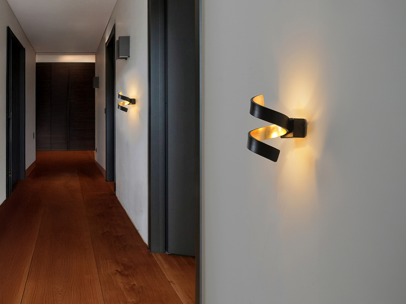 Ausgefallene LED Wandleuchte HELIX Schwarz / Gold, Höhe 17cm