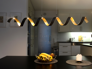 Dimmbare LED Pendelleuchte HELIX Schwarz / Gold, Breite 125cm