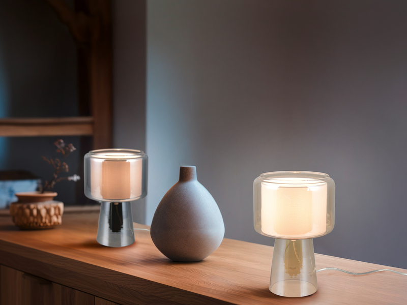 LED Tischleuchte aus Glas Bernsteinfarben mit Stoffschirm innen, Höhe 29cm
