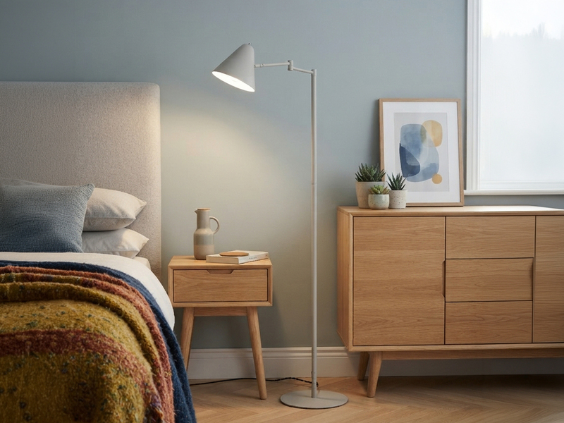 Kleine Stehlampe COSIMA mit Schwenkarm aus Metall Hellgrau, Höhe 126,5cm