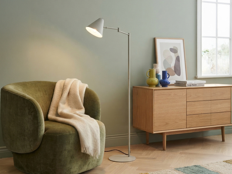 Kleine Stehlampe COSIMA mit Schwenkarm aus Metall Hellgrau, Höhe 126,5cm