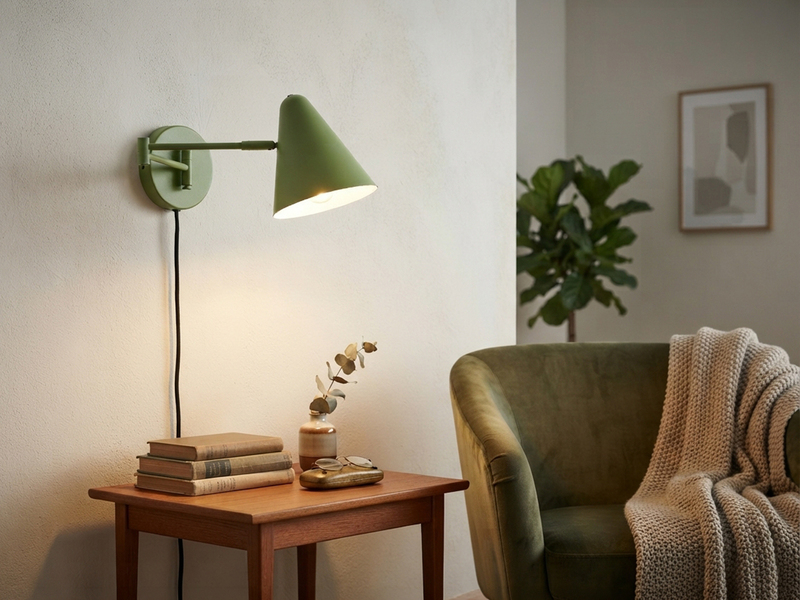 LED Wandleuchte mit Stecker, Schalter und Schwenkarm, Grün, Höhe 16cm