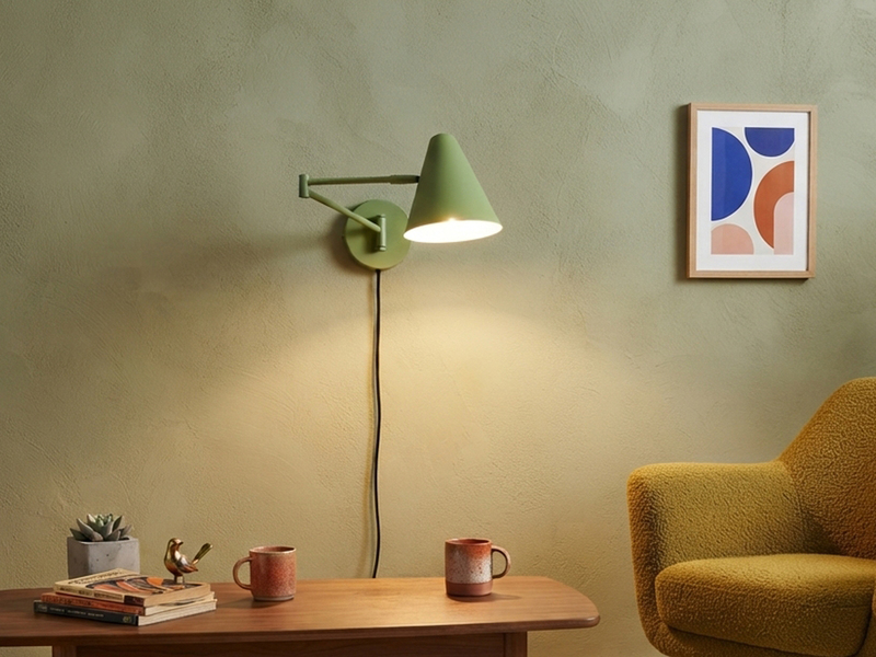 LED Wandleuchte mit Stecker, Schalter und Schwenkarm, Grün, Höhe 16cm