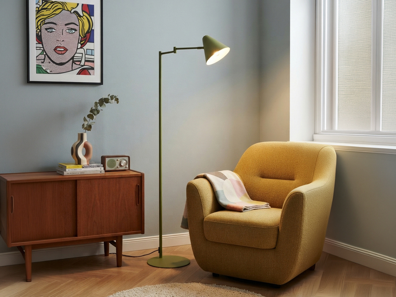 Kleine LED Stehleuchte mit Schwenkarm aus Metall Grün, Höhe 126,5cm