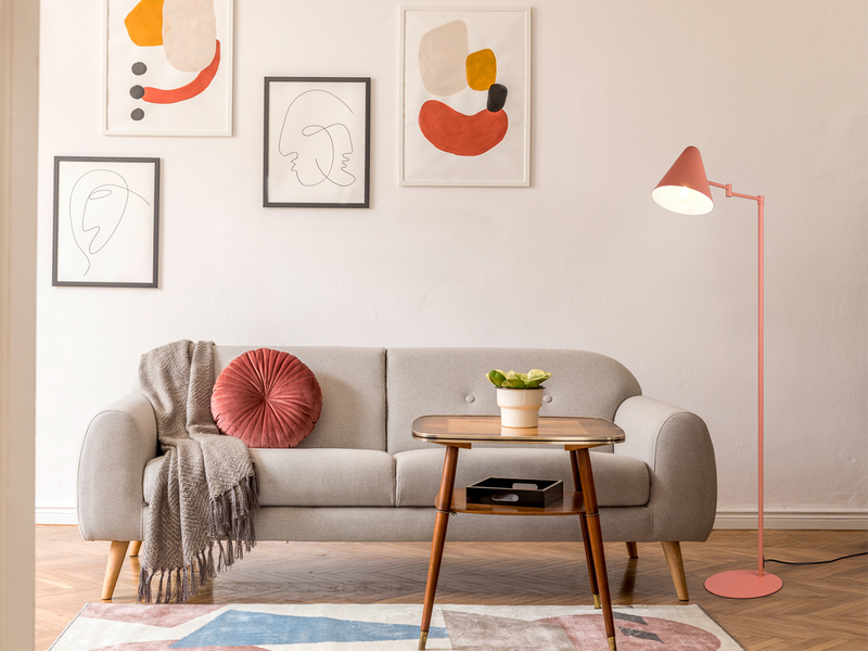 Kleine LED Stehleuchte mit Schwenkarm aus Metall Apricot, Höhe 126,5cm