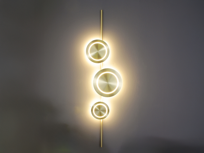 Große LED Wandleuchte PLANETARIUM Aluminium in Gold, Höhe 120cm