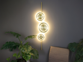 Große LED Wandleuchte PLANETARIUM Aluminium in Gold, Höhe 120cm