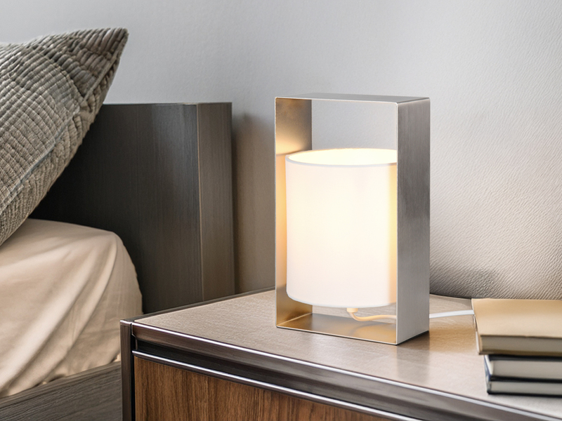 Moderne LED Tischlampe Metallrahmen Silber, Stoffschirm Weiß, Höhe 27cm