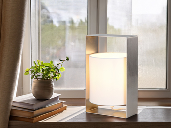 Moderne LED Tischlampe Metallrahmen Silber, Stoffschirm Weiß, Höhe 27cm