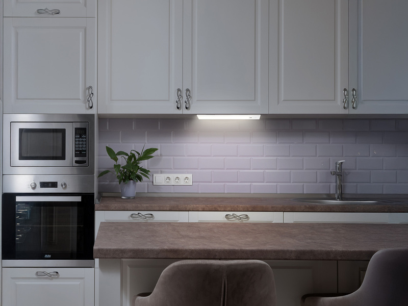 Akku Unterbauleuchte TRISTAN flach mit Bewegungsmelder, Länge 24cm