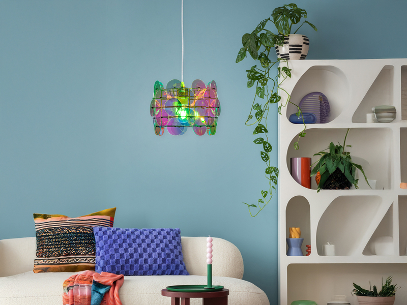Kleine LED Pendelleuchte aus irisierendem Kunststoff, Ø 25cm