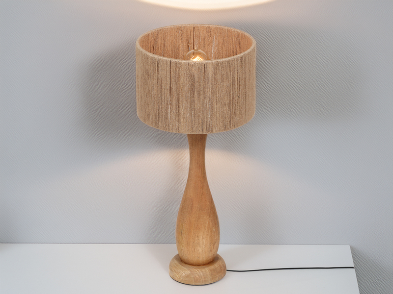 Große Tischleuchte TOBA aus Naturholz mit Lampenschirm aus Jute, Höhe 54cm