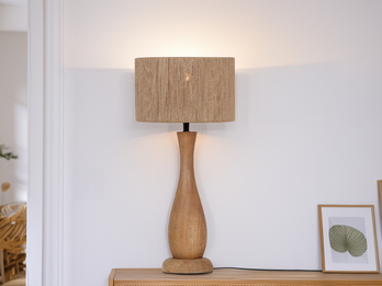 Große Tischleuchte TOBA aus Naturholz mit Lampenschirm aus Jute, Höhe 54cm Große Tischleuchte TOBA aus Naturholz mit Lampenschirm aus Jute, Höhe 54cm