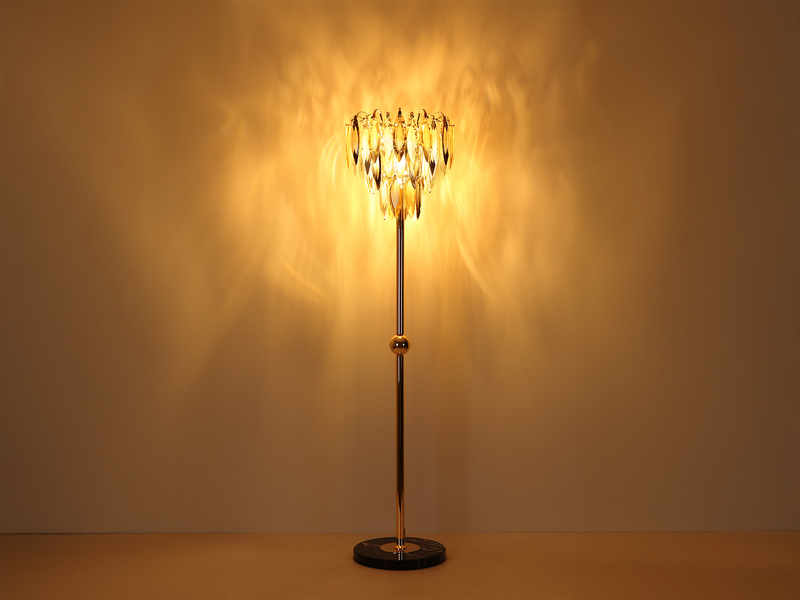 Ausgefallene LED Stehlampe Gold mit 3-farbigem K9 Kristall, Höhe 165cm