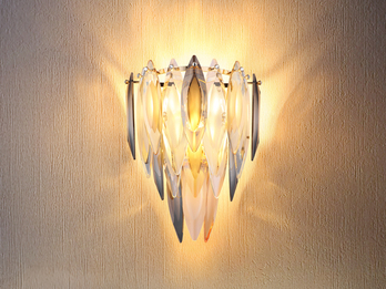Ausgefallene LED Wandleuchte mit 3-farbigem K9 Kristall, Höhe 34cm