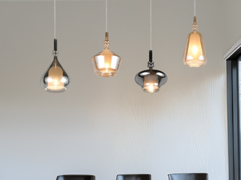 LED Pendelleuchte 4-flammig mit Glas Bernstein & Chrom verspiegelt, B: 74,5cm