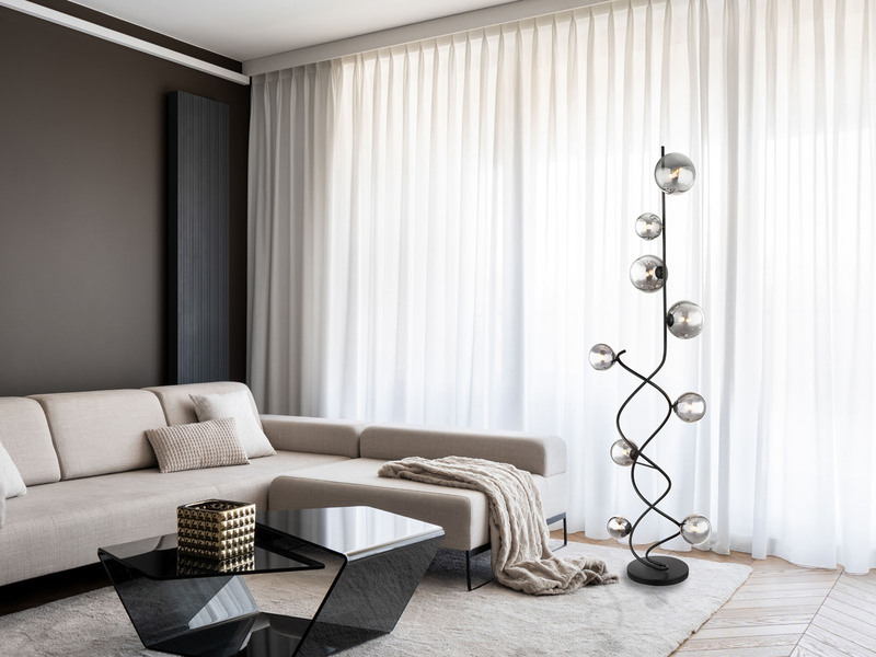 Stehleuchte RIHA Schwarz 9-flammig mit Glaskugeln Rauchglas, Höhe 162cm