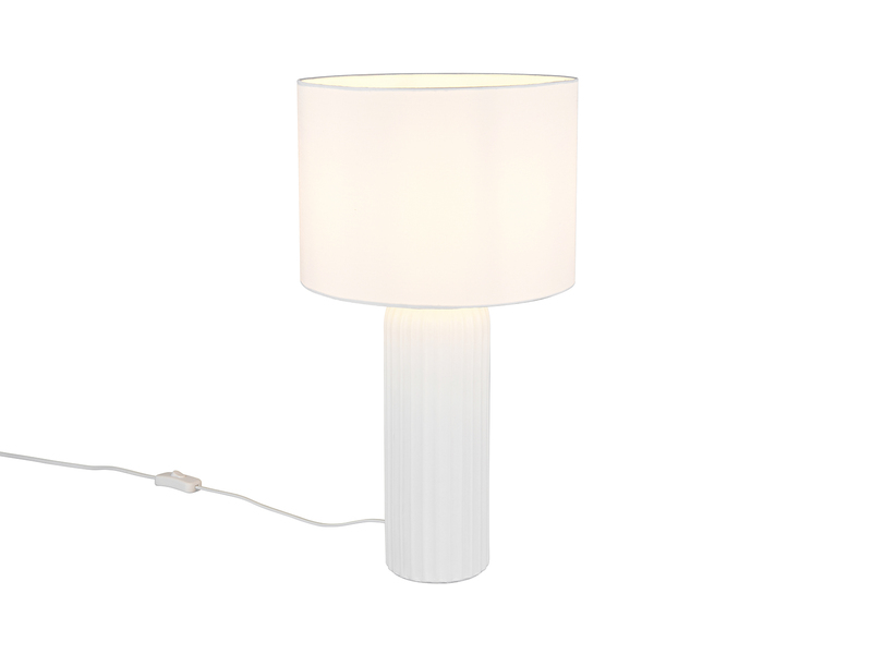 Große Tischlampe in Weiß mit Stoffschirm und gerilltem Keramikfuß, Freistelleransicht