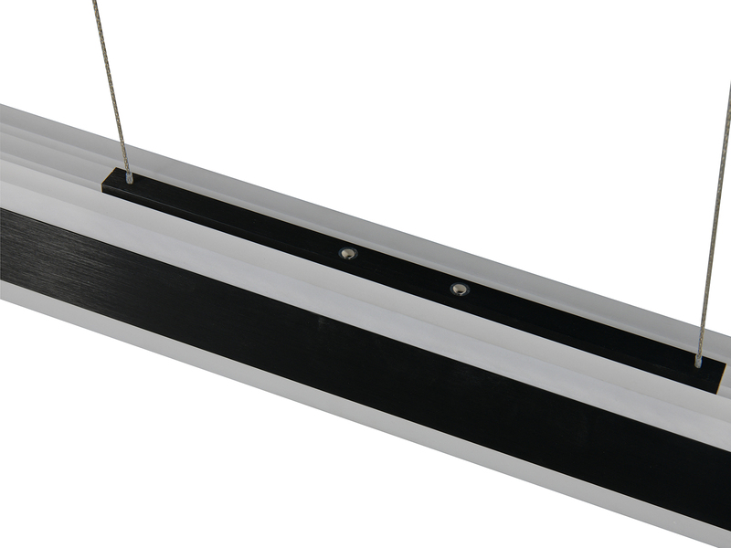 Lineare LED-Pendelleuchte in Schwarz – Detailansicht