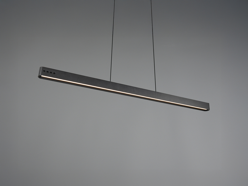 Lineare LED-Pendelleuchte in Schwarz von schräg unten dargestellt
