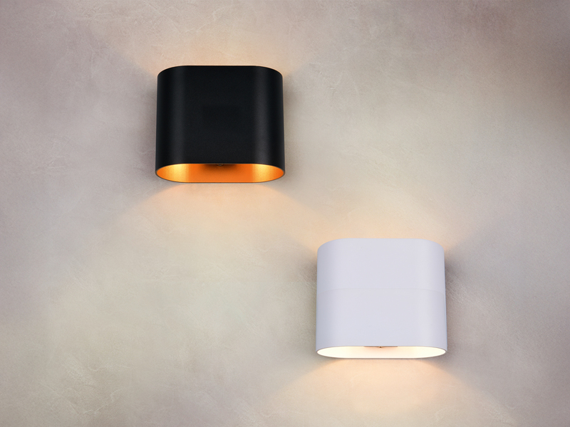 Wandleuchten in schwarz und weiß mit symmetrischem Lichtaustritt nach oben und unten