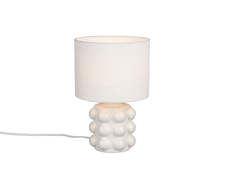 Weiße Retro-Tischleuchte mit kugelförmig strukturiertem Keramikfuß und Stoffschirm - Freistelleransicht