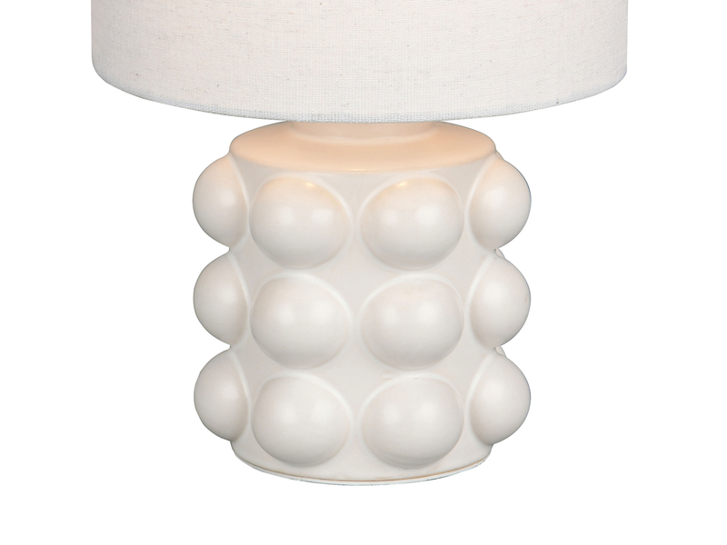 Detailansicht von dem kugelförmig strukturierten Keramikfuß