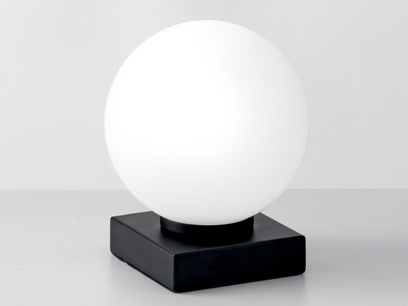 Kleine LED Tischleuchte Schwarz mit Glaskugel in Opalweiß, Höhe 17,5cm