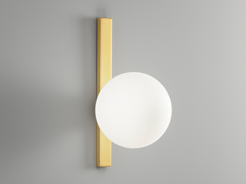 LED Wandleuchte 1-flammig Gold mit Glaskugel Opalweiß, Höhe 28cm