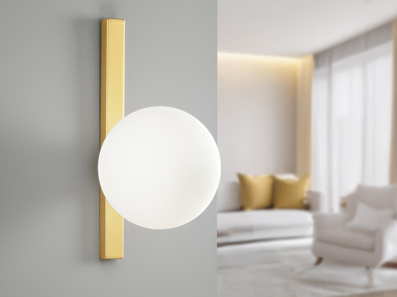 LED Wandleuchte 1-flammig Gold mit Glaskugel Opalweiß, Höhe 28cm