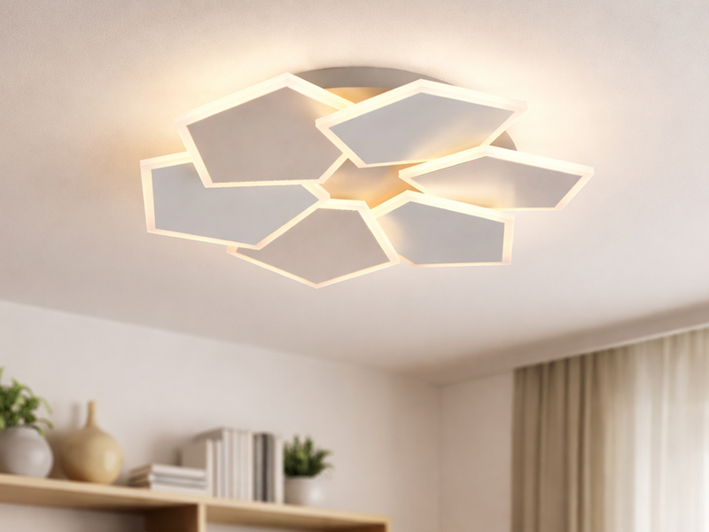 LED-Deckenleuchte in Grau Beige mit geometrischen Leuchtflächen und warmweißem Licht – Anwendungsbeispiel Wohnraum