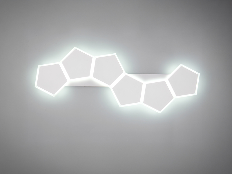 Draufsicht auf die LED-Deckenleuchte in Weiß mit polygonaler Geometrie