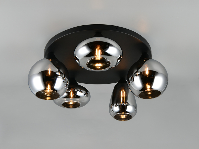 Fünfflammige Deckenleuchte mit Chrom Glaslampenschirmen - eingeschaltet