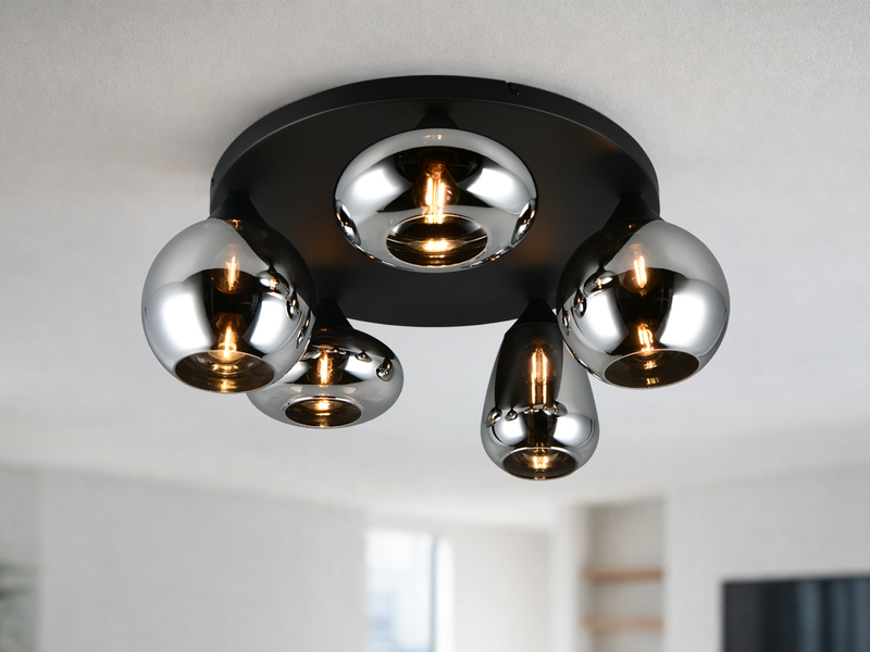 Deckenleuchte drei amberfarbigen Glasschirmen - an der Decke im Wohnraum