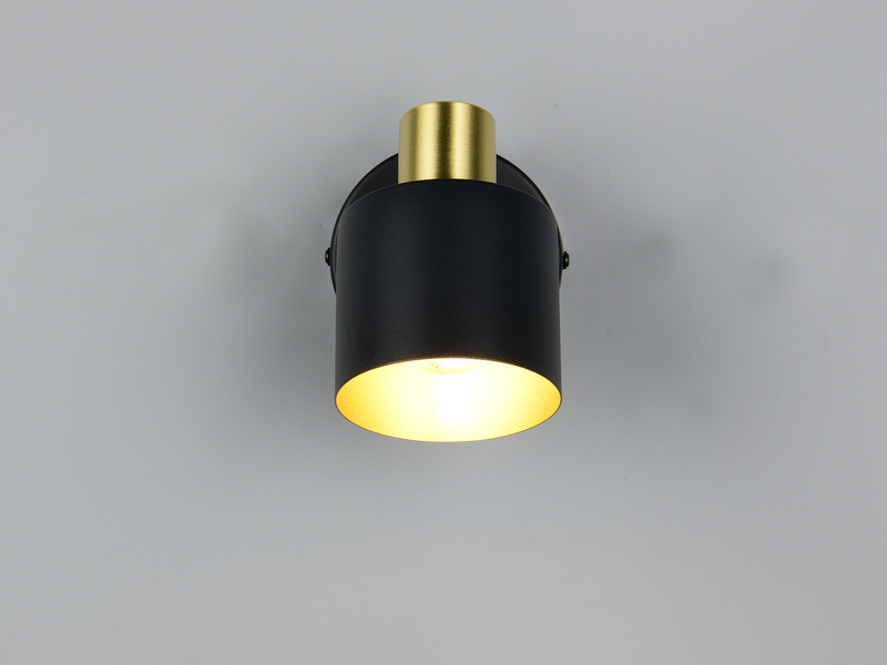 Vorderansicht 1-flammiger Wandstrahler eingeschaltet an der Wand montiert