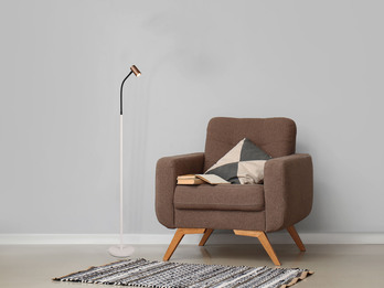 Schmale Stehlampe TARYN Coffee / Grau, flexibel einstellbarer Spot, Höhe 133,5cm