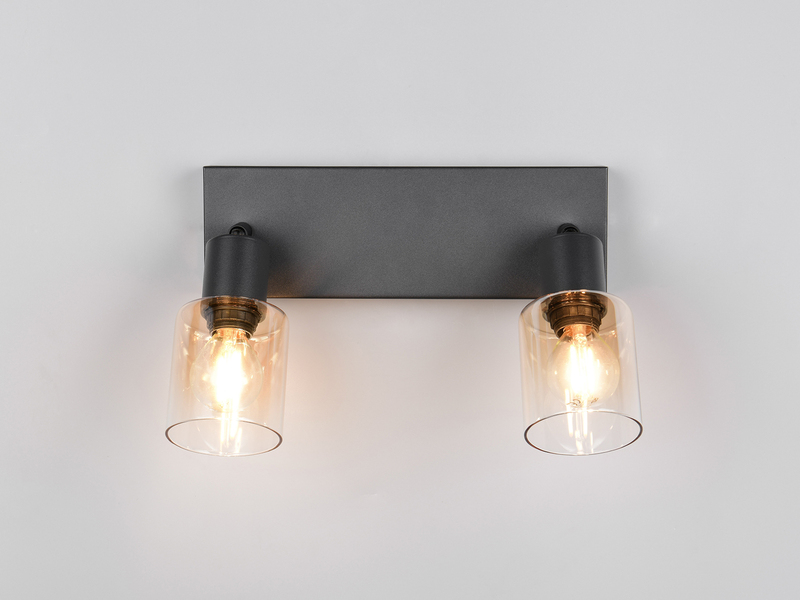 Frontalansicht des 2-flammigen Deckenstrahlers mit amberfarbigen Glasschirmen eingeschaltet an der Decke montiert