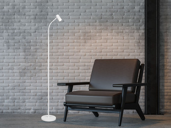 Schmale LED Stehlampe Weiß dimmbar, flexibel einstellbarer Spot, Höhe 133,5cm