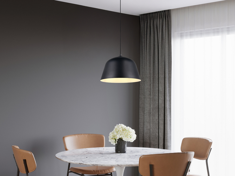 Pendelleuchte TOVA 1-flammig aus Metall höhenverstellbar in Schwarz, Ø 30cm