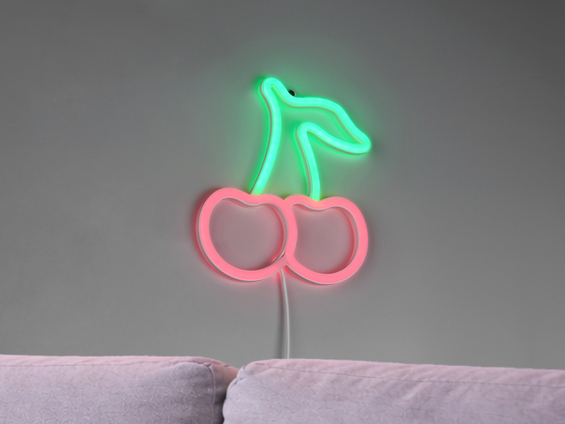 Neon-Wandlampe in Kirschform als dekorative Wandbeleuchtung über einem Sofa