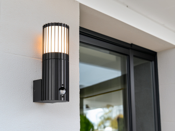 LED Außenwandleuchte in Anthrazit mit Bewegungsmelder, Höhe 23,5cm